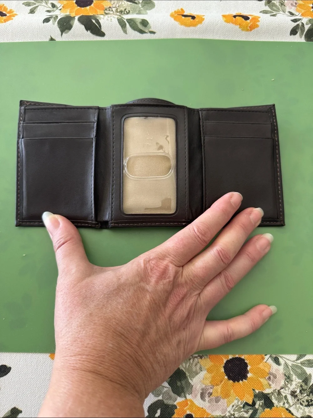 Columbia Brown Leather wallet with Contrast Stitching